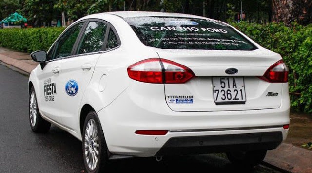 duoi xe ford fiesta - Nên mua xe sedan Toyota Vios hay Ford Fiesta tại Việt Nam