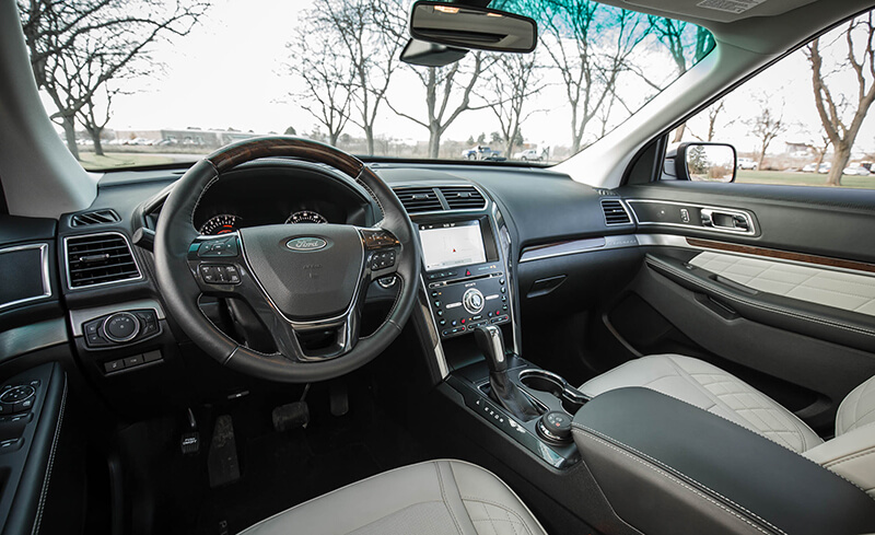 2017 Ford Explorer Platinum interior cockpit and dashboard - Đánh giá chi tiết dòng xe Ford Explorer 2017 phiên bản Platinum