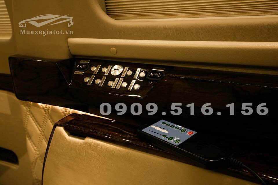 ford limousine dac biet vip muaxegiatot vn 2 - Trải nghiệm "Du thuyền mặt đất" Ford Transit Limousine