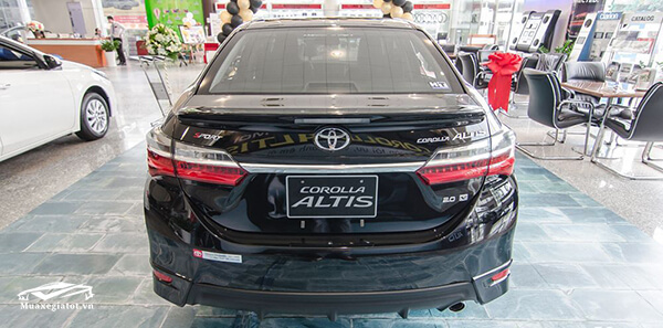 So sánh Toyota Altis và Hyundai Elantra