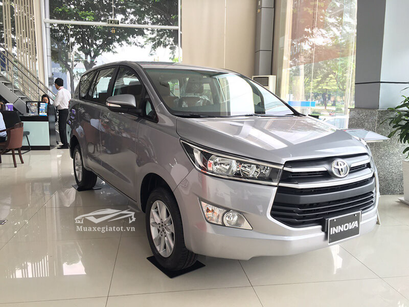 Toyota Innova 2019 màu bạc`