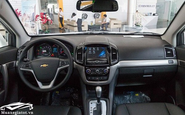 Chevrolet Captiva Revv 2017 2018 tien nghi muaxegiatot vn 768x480 - So sánh Chevrolet Captiva và Toyota Fortuner