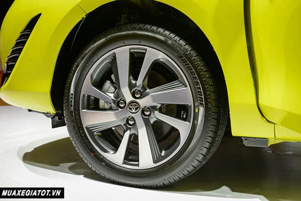 mam xe toyota yaris 2018 2019 1 5 g muaxegiatot vn 3 - So sánh Ford Fiesta hatchback với Toyota Yaris mới