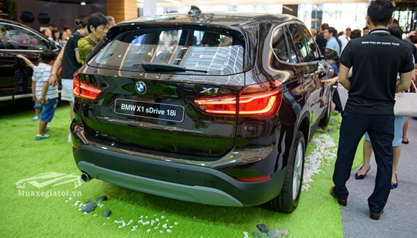 duoi xe bmw x1 2018 2019 sdrive18i muaxegiatot vn - Đánh giá xe BMW X1 2021 kèm giá bán khuyến mãi #1