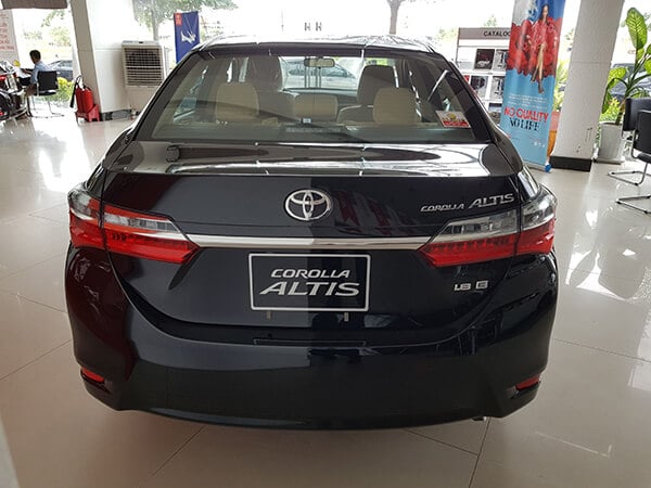 duoi xe toyota altis 18e 2019 so san muaxenhanh vn 3 - Focus và Corolla Altis 2019 sedan, xe 5 chỗ nào đáng mua hơn?