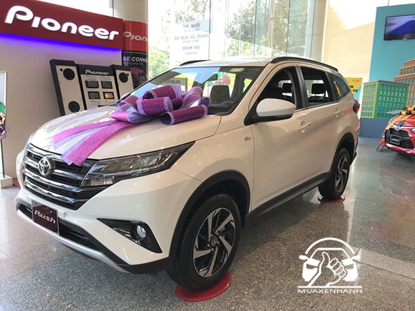 Toyota Rush 2019 đang trưng bày tại Toyota Tân Cảng