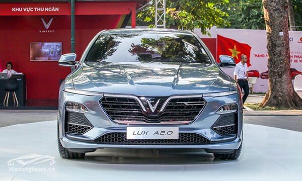 dau xe vinFast lux a20 2019 sedan muaxenhanh vn 2  - So sánh Toyota Camry với VinFast Lux A2.0