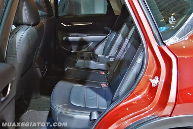 hang ghe sau mazda cx 5 20 premium 2020 xetot com - Nên mua Mitsubishi Outlander hay Mazda CX-5 trong tầm giá 1 tỷ đồng