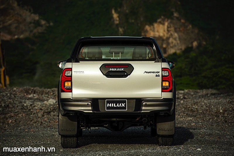 duoi-xe-toyota-hilux-2021-muaxenhanh-vn-1