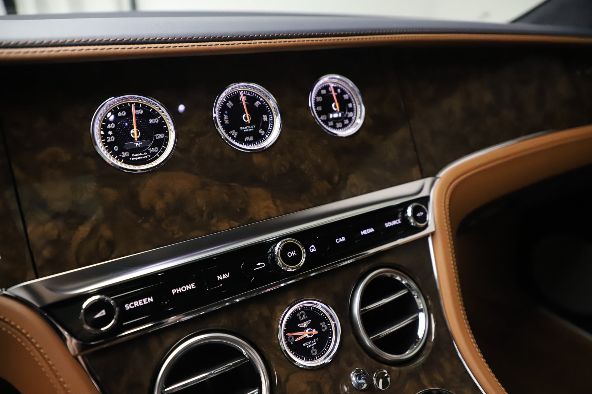 Bentley Continental GT W12 Coupe 2021 muaxenhanh vn 5 - Bentley Continental GT 2022: Thông số, Giá lăn bánh & Mua trả góp