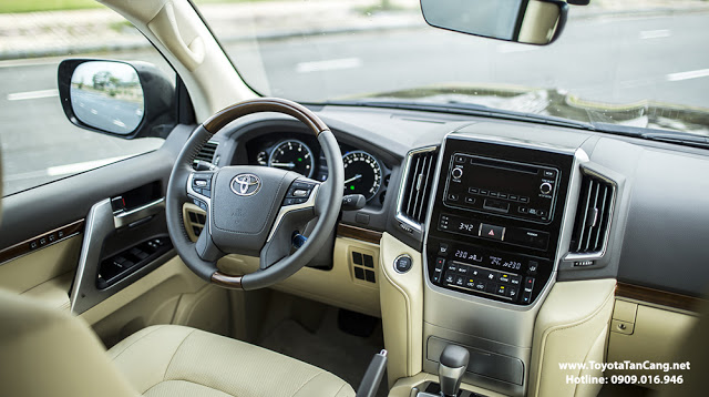 Land Cruiser 2015 noi that 7 - Toyota Land Cruiser "nhập ngoài" khác gì so với "nhập chính hãng"