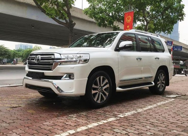 Toyota Land Cruiser VX.R 4.6 V8 nhập Trung Đông của 1 showroom tại Hà Nội