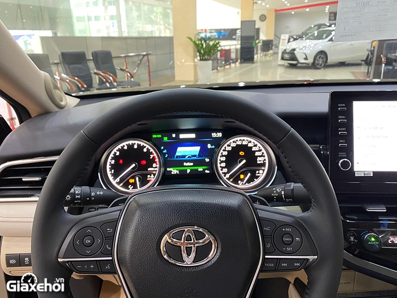 dong ho xe toyota camry 25q 2022 giaxehoi vn - Đánh giá xe Toyota Camry 2022: Cải tiến hướng đến trải nghiệm tiện nghi và an toàn cho khách hàng Việt