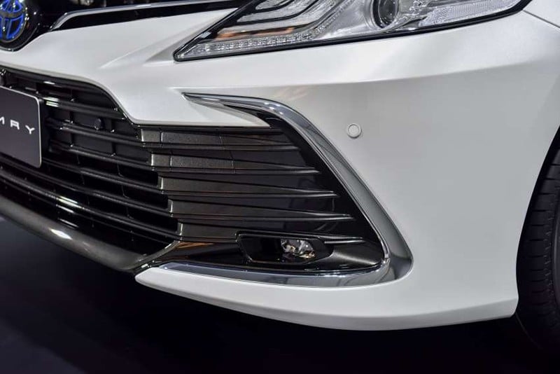 Can truoc xe Toyota Camry 2022 Thailand 2.5 HEV giaxehoi vn 800x534 1 - Đánh giá Toyota Camry Hybrid 2022 (2.5HV): Thêm loạt trang bị mới “đáng đồng tiền bát gạo”
