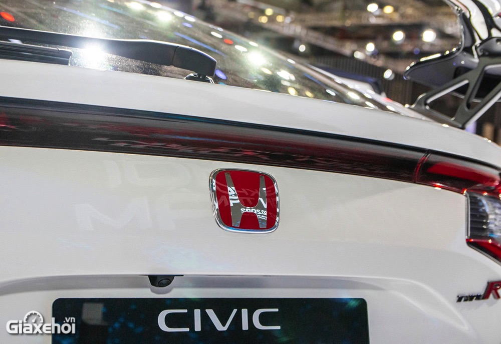 logo xe honda civic type r 2023 vms 2022 giaxehoi vn16 - Honda Civic Type R 2023: Thông số, Giá lăn bánh & Mua trả góp