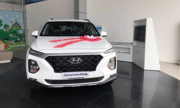 xe mau trang santafe 2019 may xang muaxenhanh vn 18 - So sánh Ford Everest 2022 với Hyundai SantaFe 2022